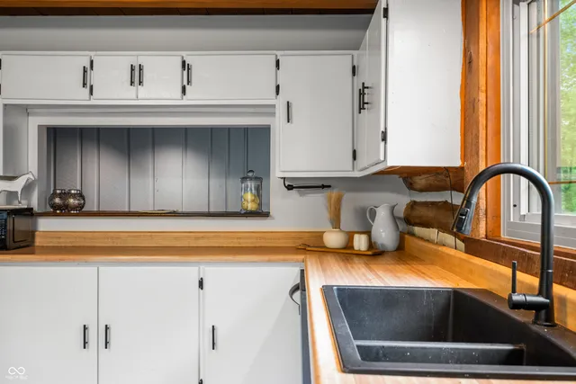 $489,900 | 6968 South 300 West, Trafalgar, IN 46181