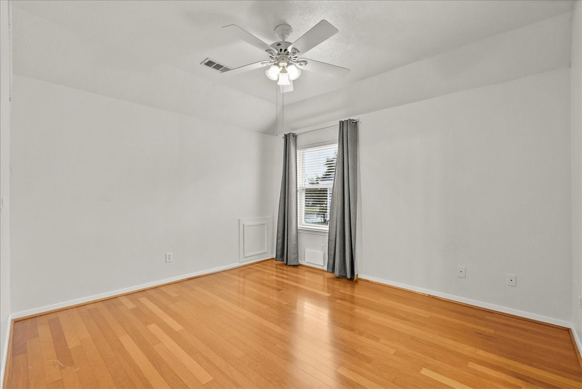 2876 Match Point Lane Friendswood, TX 77546 - Photo 30 of 45 Large secondary bedroom