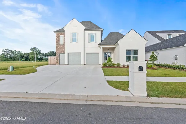 $999,000 | 208 Crossbill Drive, Lafayette, LA 70508