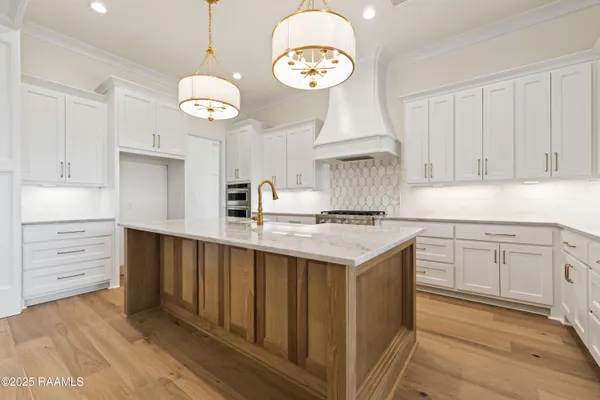 $999,000 | 208 Crossbill Drive, Lafayette, LA 70508