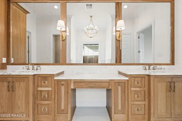 $999,000 | 208 Crossbill Drive, Lafayette, LA 70508