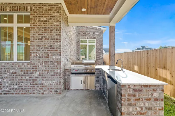 $999,000 | 208 Crossbill Drive, Lafayette, LA 70508