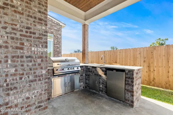 $999,000 | 208 Crossbill Drive, Lafayette, LA 70508