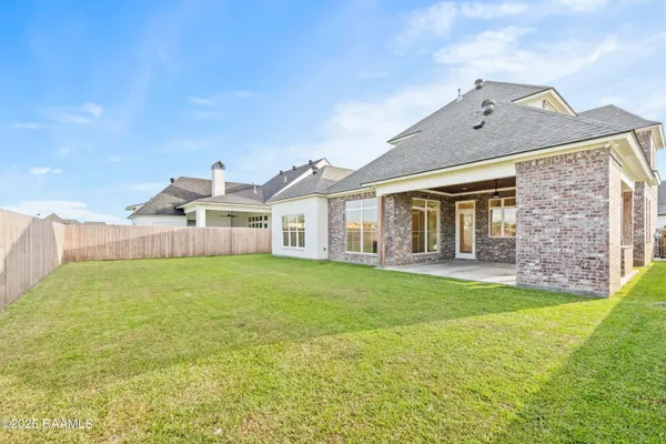 $999,000 | 208 Crossbill Drive, Lafayette, LA 70508