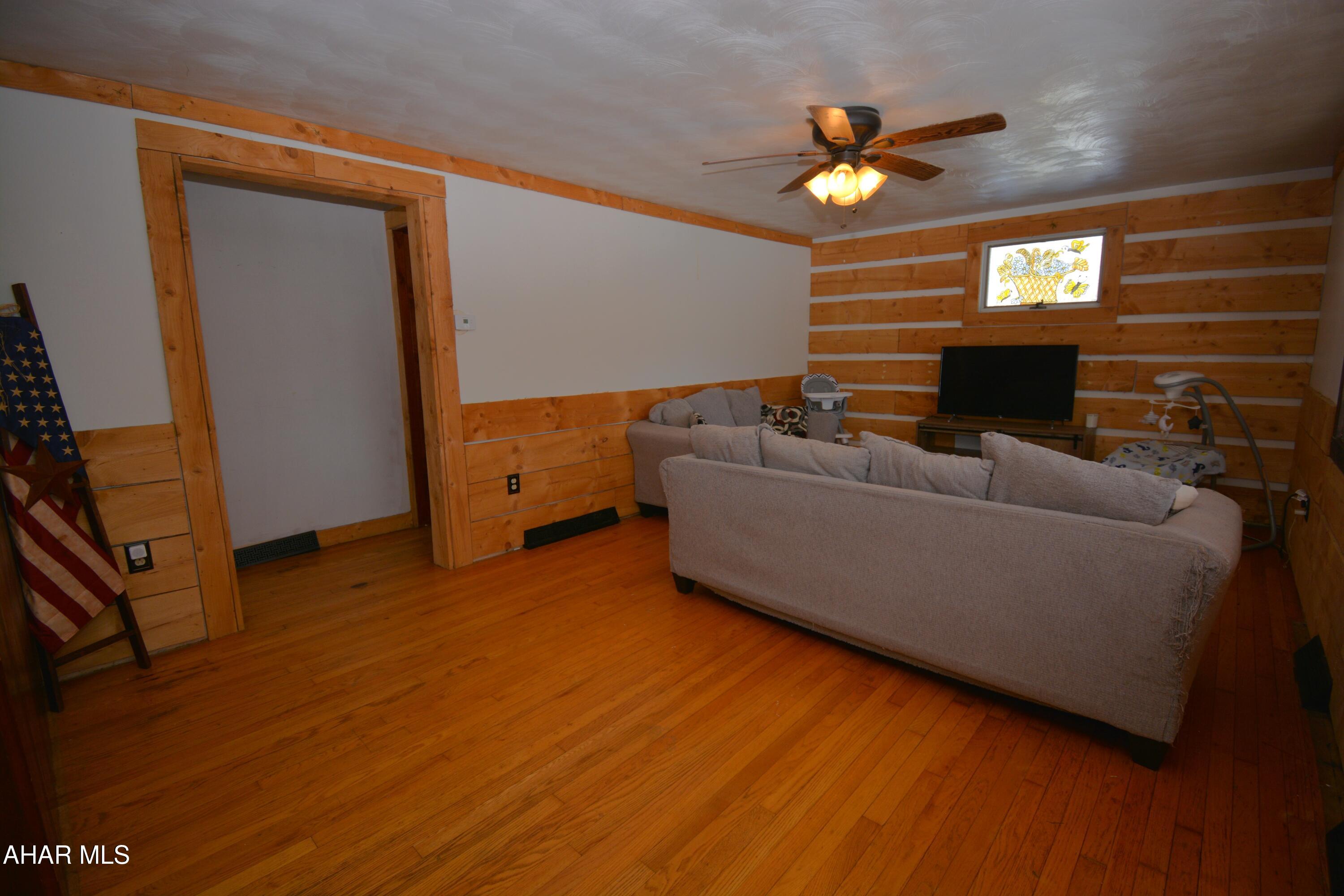 875 Davis Road Altoona, PA 16601 - Photo 7 of 33