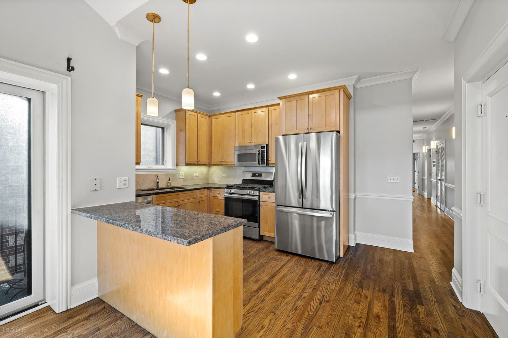 924 West Dakin Street, Unit 4 Chicago, IL 60613 - Photo 9 of 30