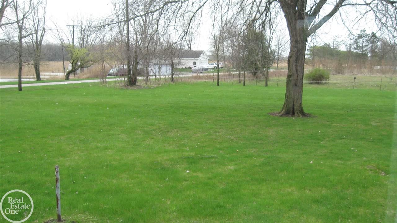 2006 Golf Course Road Harsens Island, MI 48028 - Photo 5 of 34 31378093-4.JPG