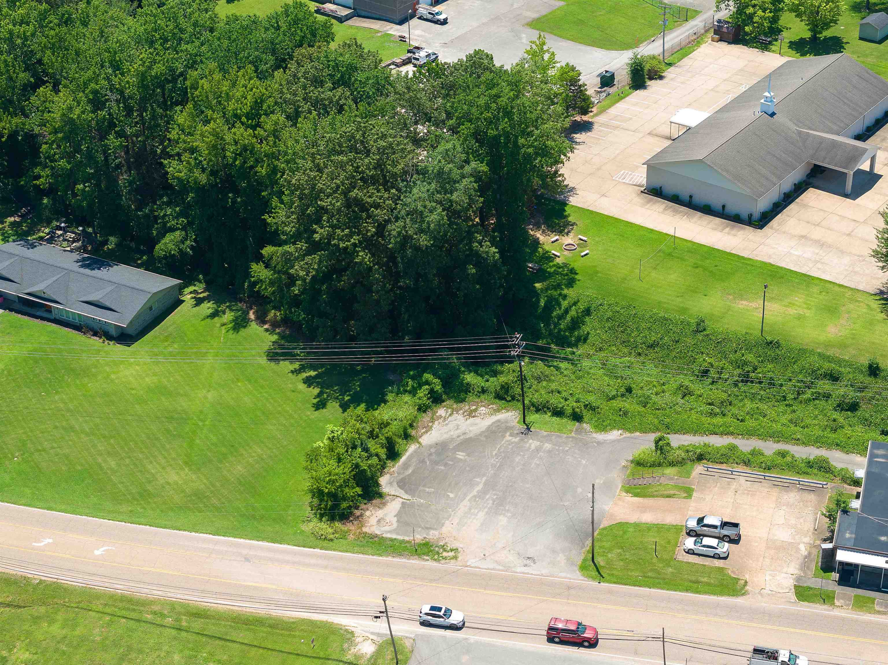 0 East Main Street Parsons, TN 38363 - Photo 2 of 10 an aerial view of a house with yard