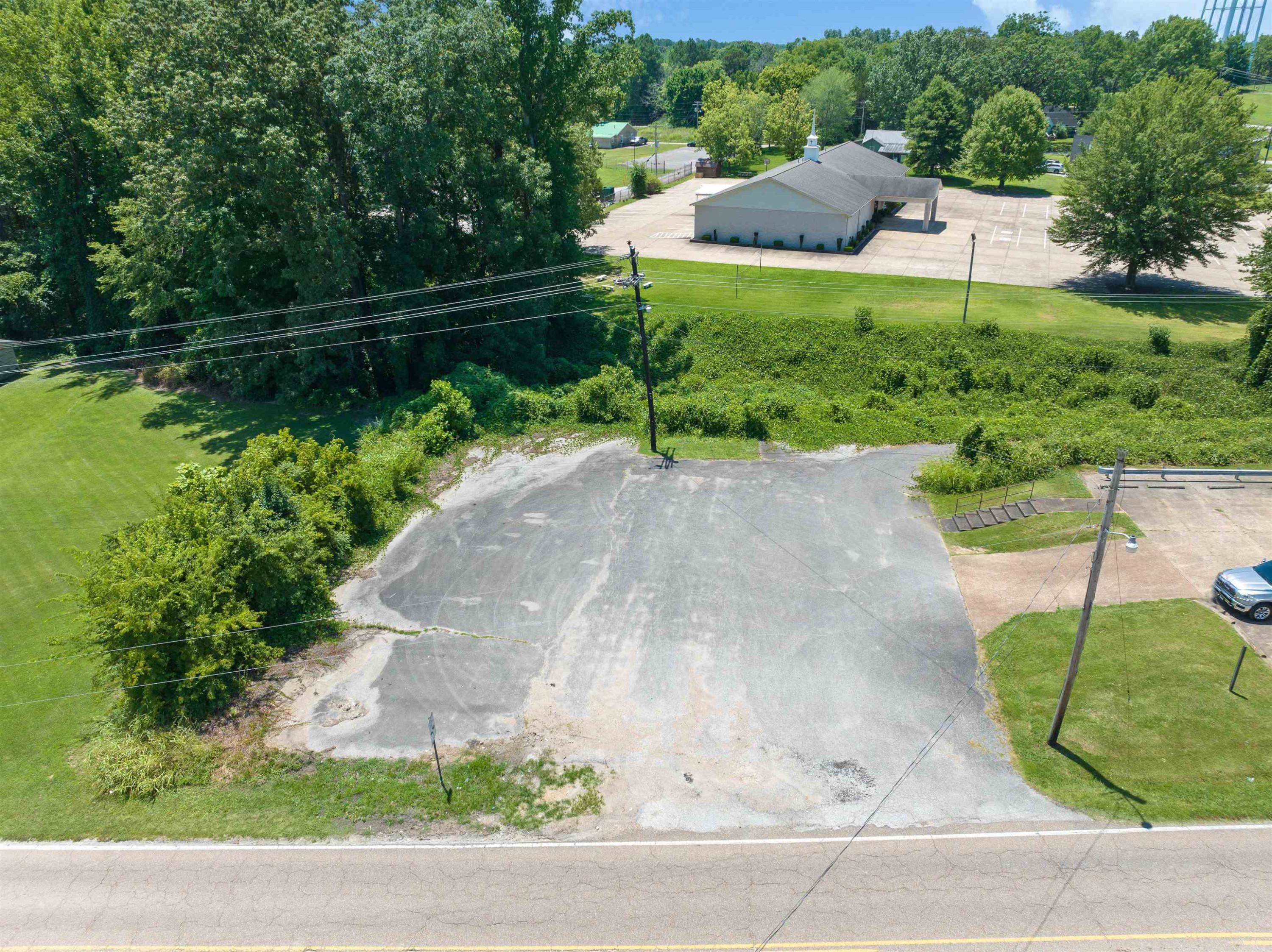 0 East Main Street Parsons, TN 38363 - Photo 3 of 10 a view of a garden with a lake view