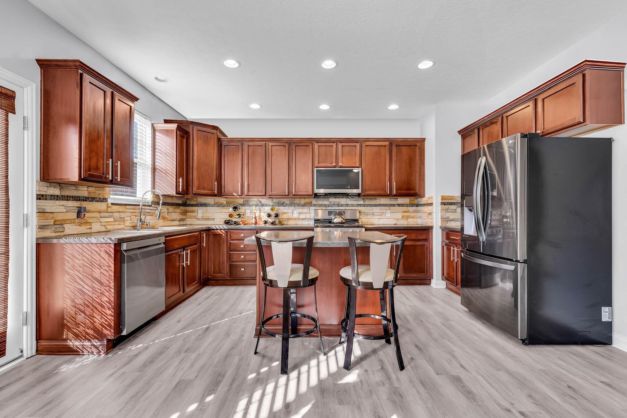 6364 Chetti Drive Columbus, OH 43213 - Photo 9 of 27 Kitchen