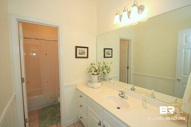 9526 Aspen Circle Daphne, AL 36527 - Photo 11 of 24 Guest Bath