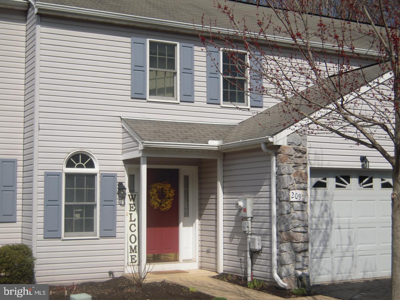 209 Topland Drive Lancaster, PA 17601 - Photo 2 of 16