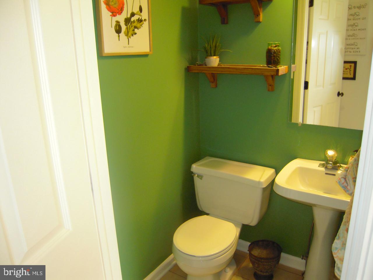 209 Topland Drive Lancaster, PA 17601 - Photo 3 of 16