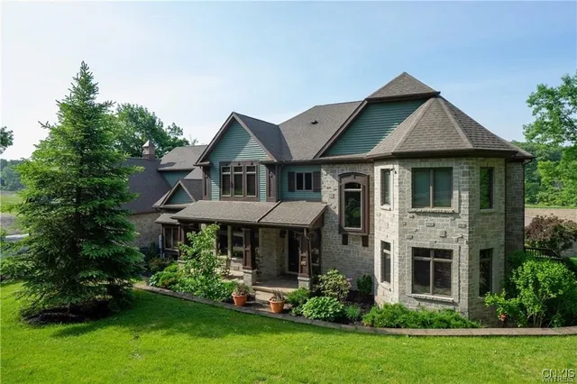 $1,243,700 | 670 Knabb Road, Elma, NY 14059