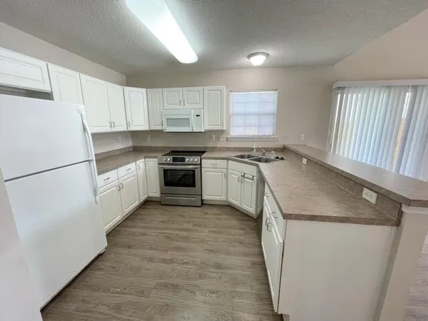 $2,295 | 925 Village Lane, Fort Walton Beach, FL 32547