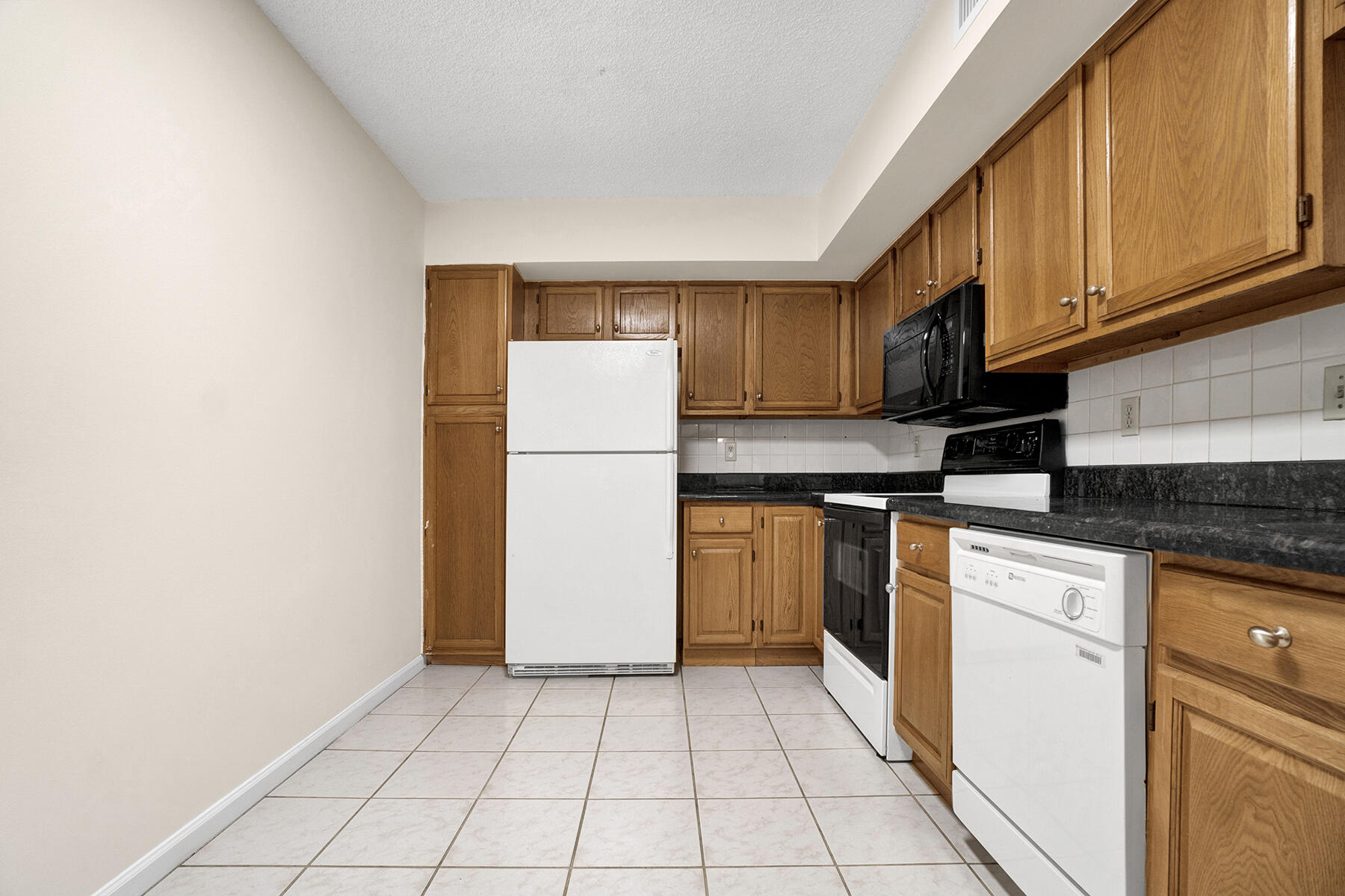 3171 Leewood Terrace, Unit L133 Boca Raton, FL 33431 - Photo 5 of 37 05 (1)