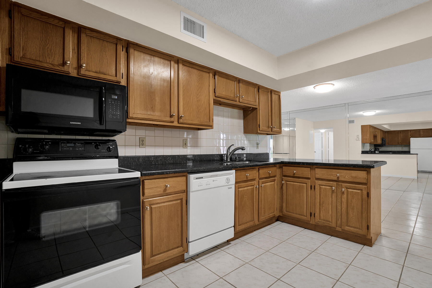 3171 Leewood Terrace, Unit L133 Boca Raton, FL 33431 - Photo 6 of 37 06 (1)