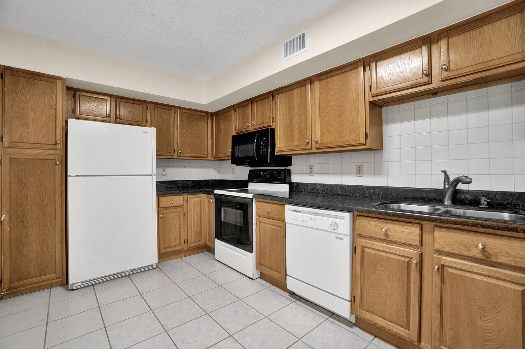 3171 Leewood Terrace, Unit L133 Boca Raton, FL 33431 - Photo 8 of 37 08 (1)