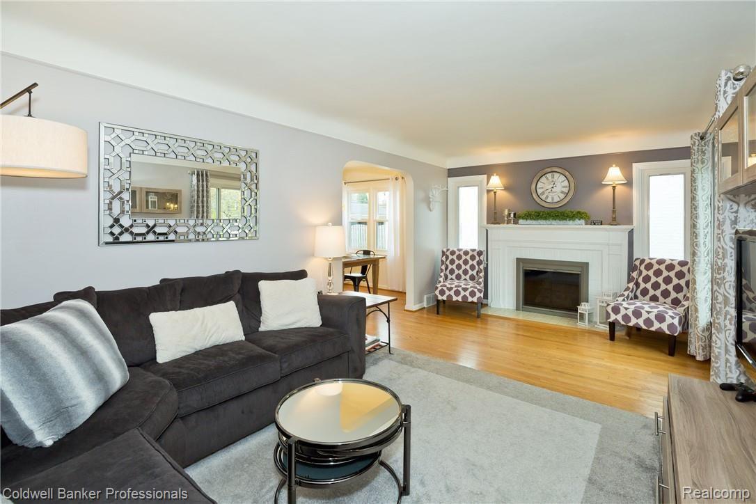 1339 Hampton Road Grosse Pointe, MI 48236 - Photo 4 of 32 592A1779-2.jpg