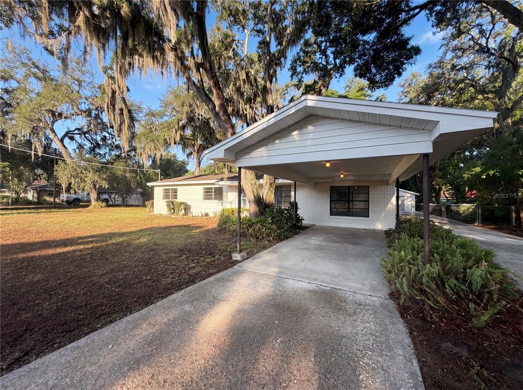 103 South Kingsway Road Seffner, FL 33584 - Photo 2 of 22