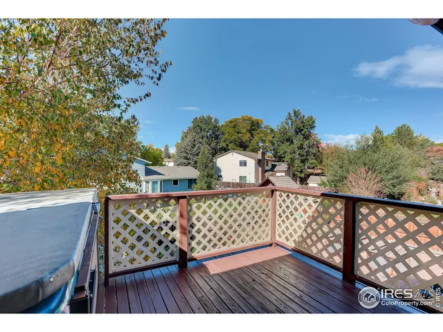 a view of deck and patio