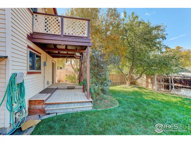 a view of outdoor space yard and porch