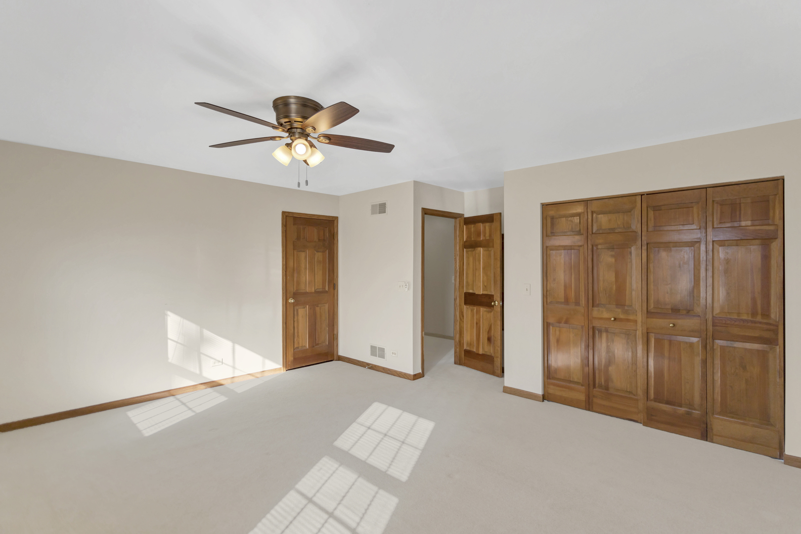 18 Tweed Road Fox Lake, IL 60020 - Photo 28 of 35 a view of a livingroom with a chandelier fan