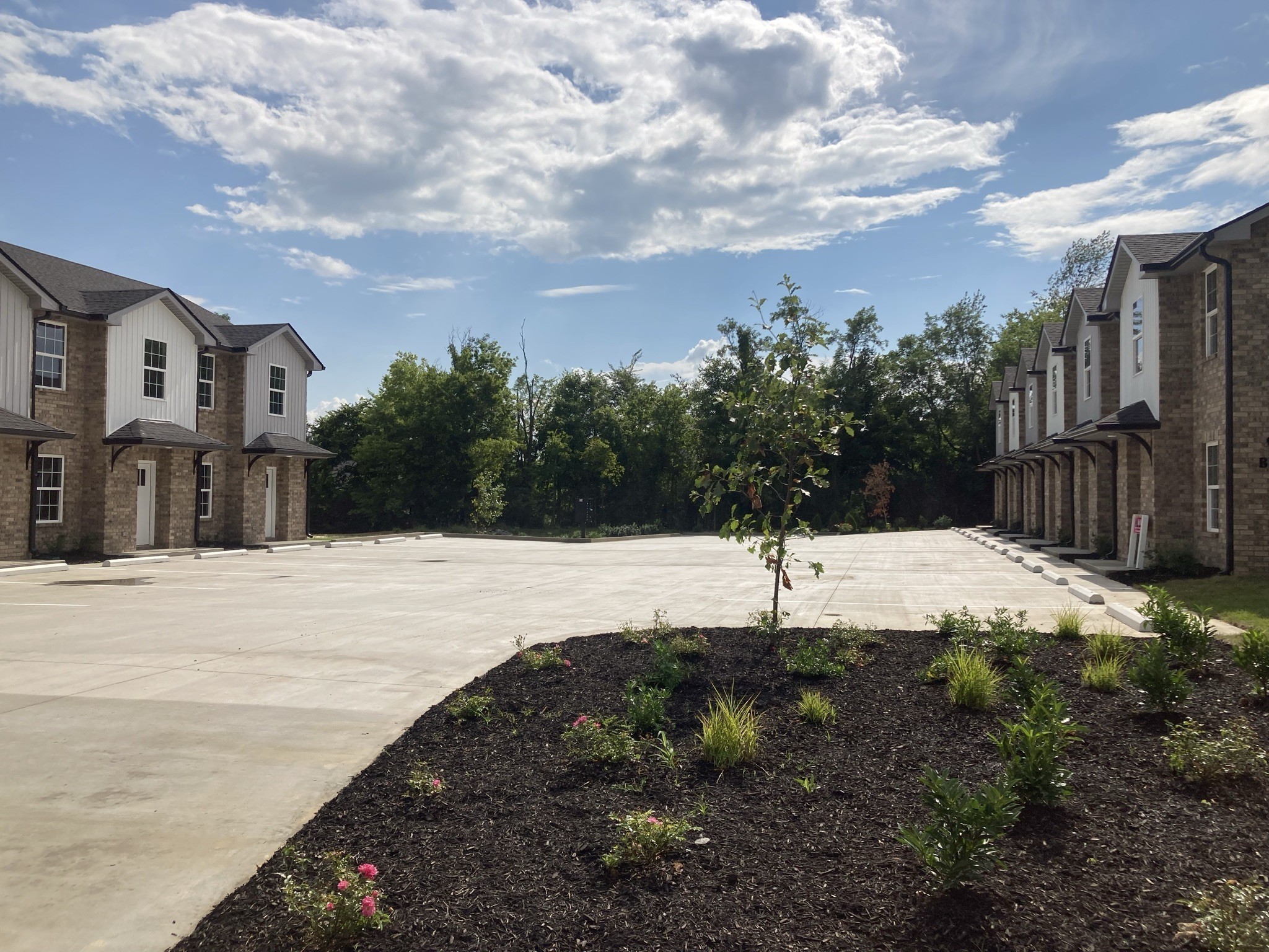 914 Peachers Mill Road, Unit E Clarksville, TN 37042 - Photo 25 of 30 a backyard of a house with lots of green space