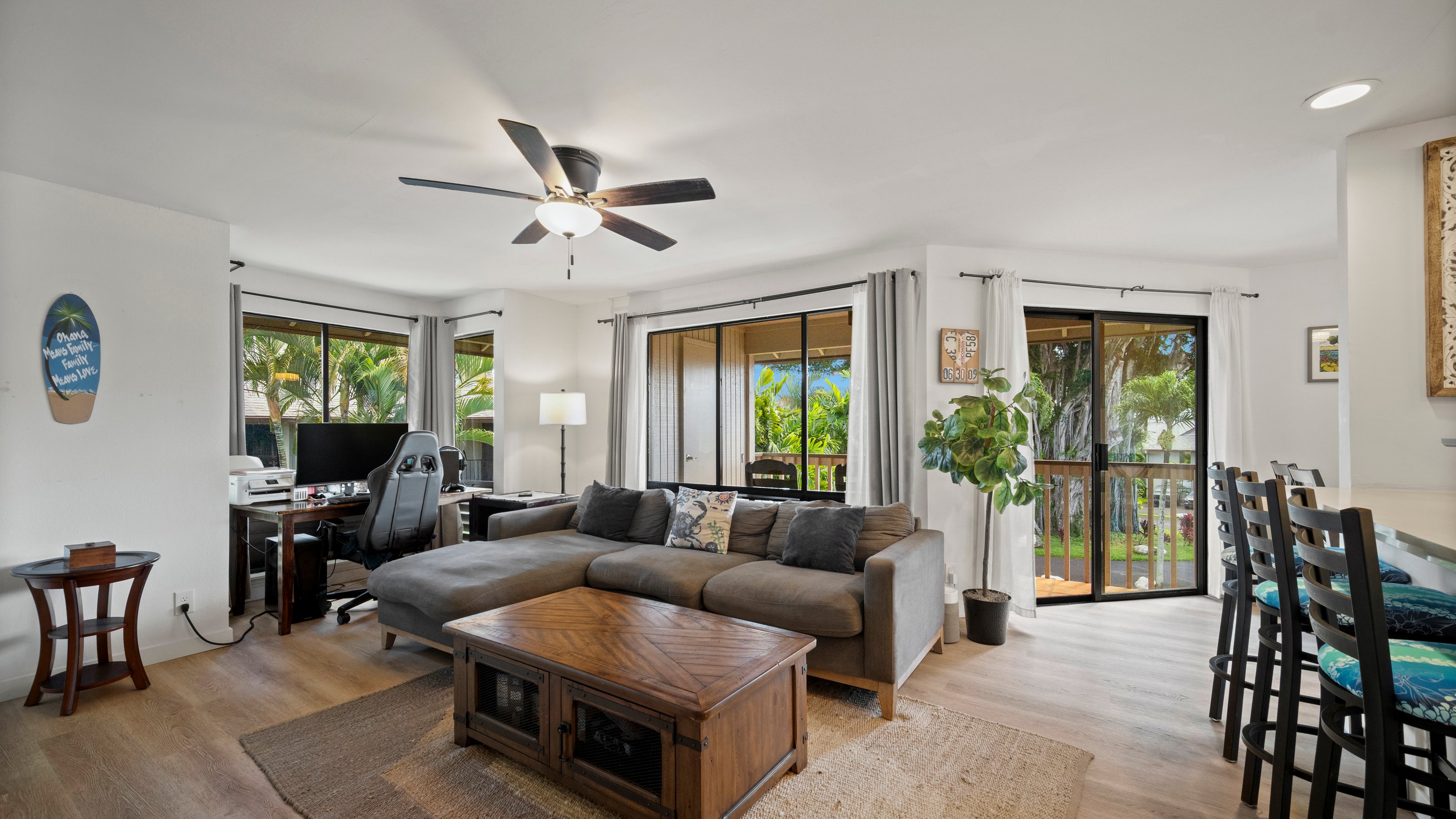 4121 Rice Street, Unit 2708 Lihue, HI 96766 - Photo 5 of 29 a living room with furniture and a large window