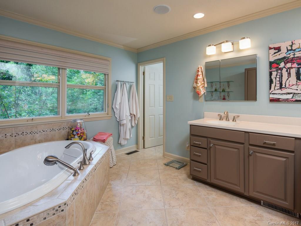 390 Windsor Road Asheville, NC 28804 - Photo 15 of 24 Gallery Image 15
