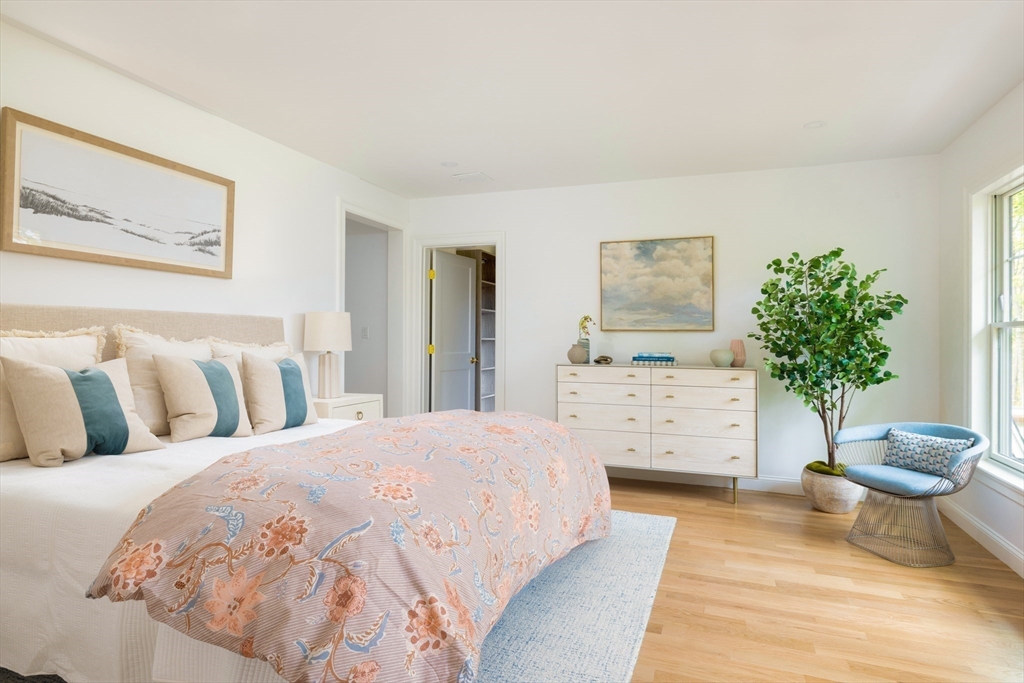 85 Naples Road, Unit 2 Brookline, MA 02446 - Photo 10 of 28 a bedroom with a bed and a potted plant