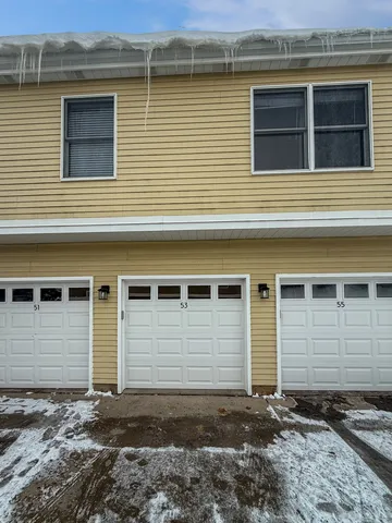 $2,000 | 53 Spuhler Drive, Batavia, IL 60510