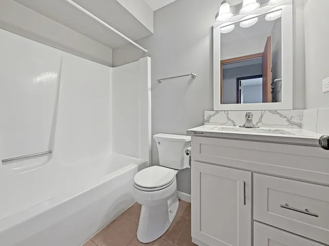 $2,000 | 53 Spuhler Drive, Batavia, IL 60510