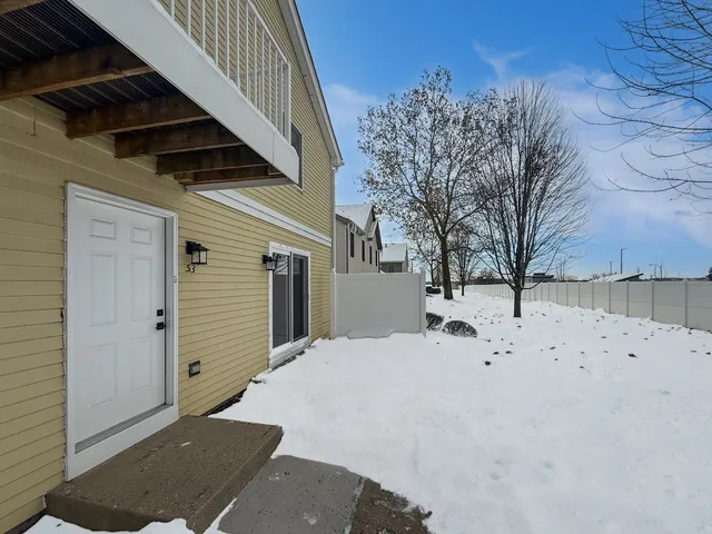 $2,000 | 53 Spuhler Drive, Batavia, IL 60510