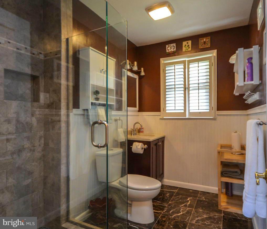 901 Huntsman Road Towson, MD 21286 - Photo 20 of 30 a bathroom with a toilet and a shower