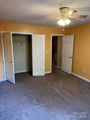 a view of empty room with a ceiling fan