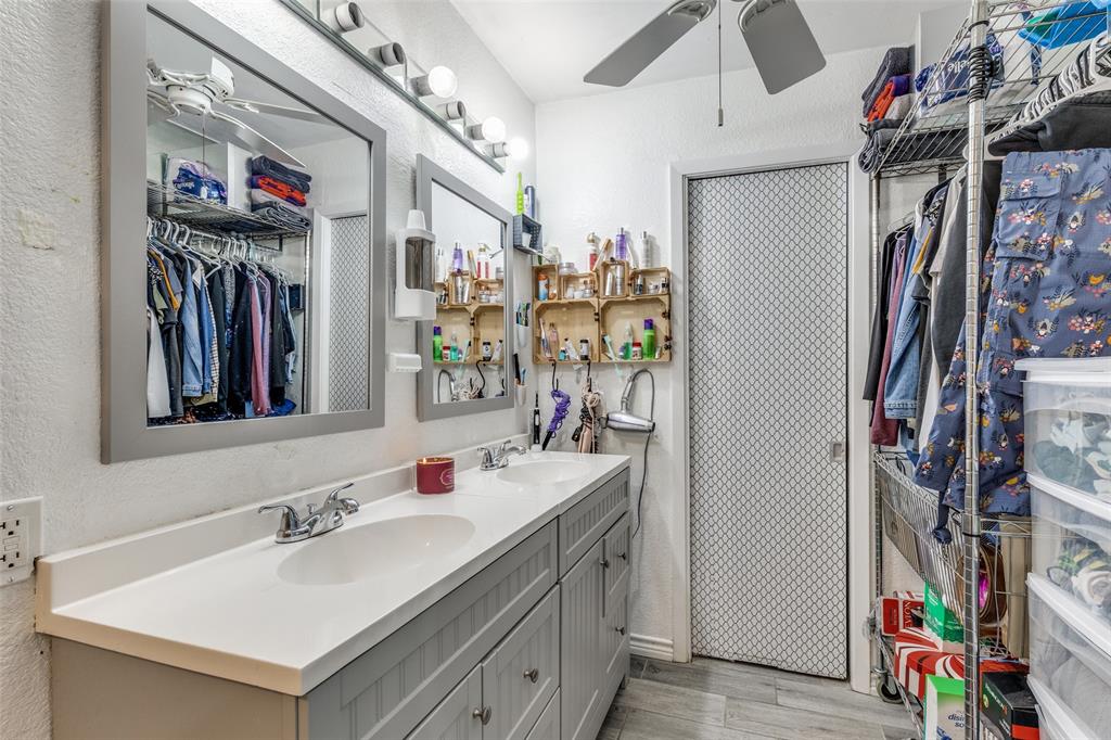1304 South Hatcher Street Decatur, TX 76234 - Photo 19 of 36 a bathroom with a sink vanity and a mirror