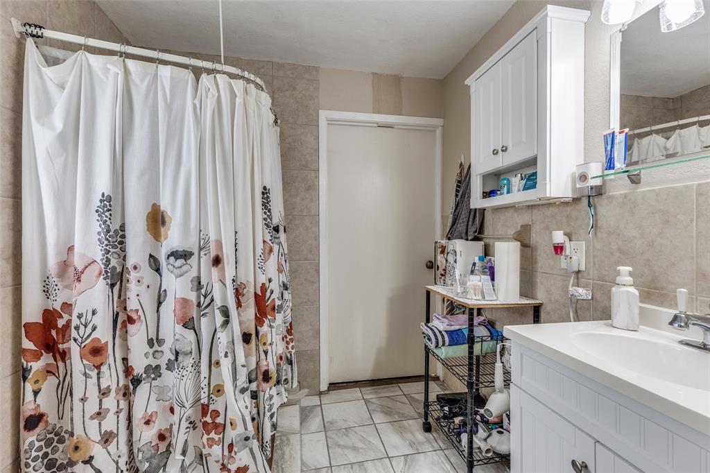 1304 South Hatcher Street Decatur, TX 76234 - Photo 21 of 36 a room with a table and chairs