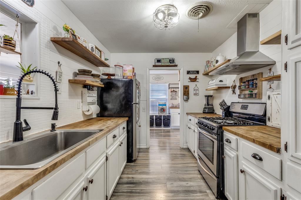 1304 South Hatcher Street Decatur, TX 76234 - Photo 9 of 36 a kitchen with stainless steel appliances granite countertop a sink stove and refrigerator