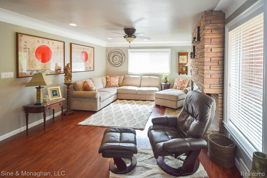 4015 Normandy Road Royal Oak, MI 48073 - Photo 8 of 45 Large living room