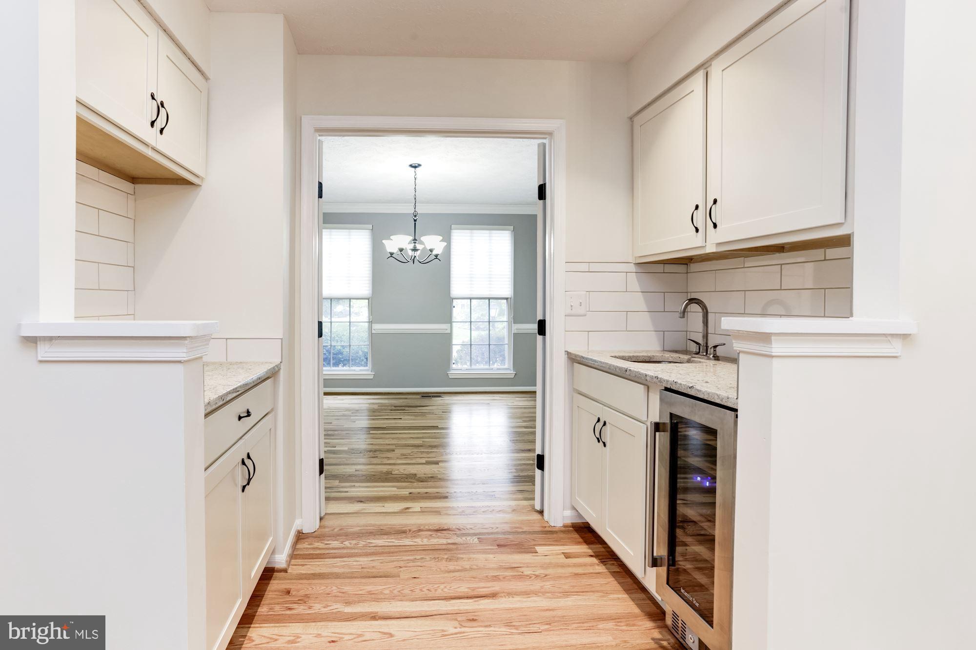 6253 Martin Road Columbia, MD 21044 - Photo 7 of 56 Stunning Renovated Kitchen