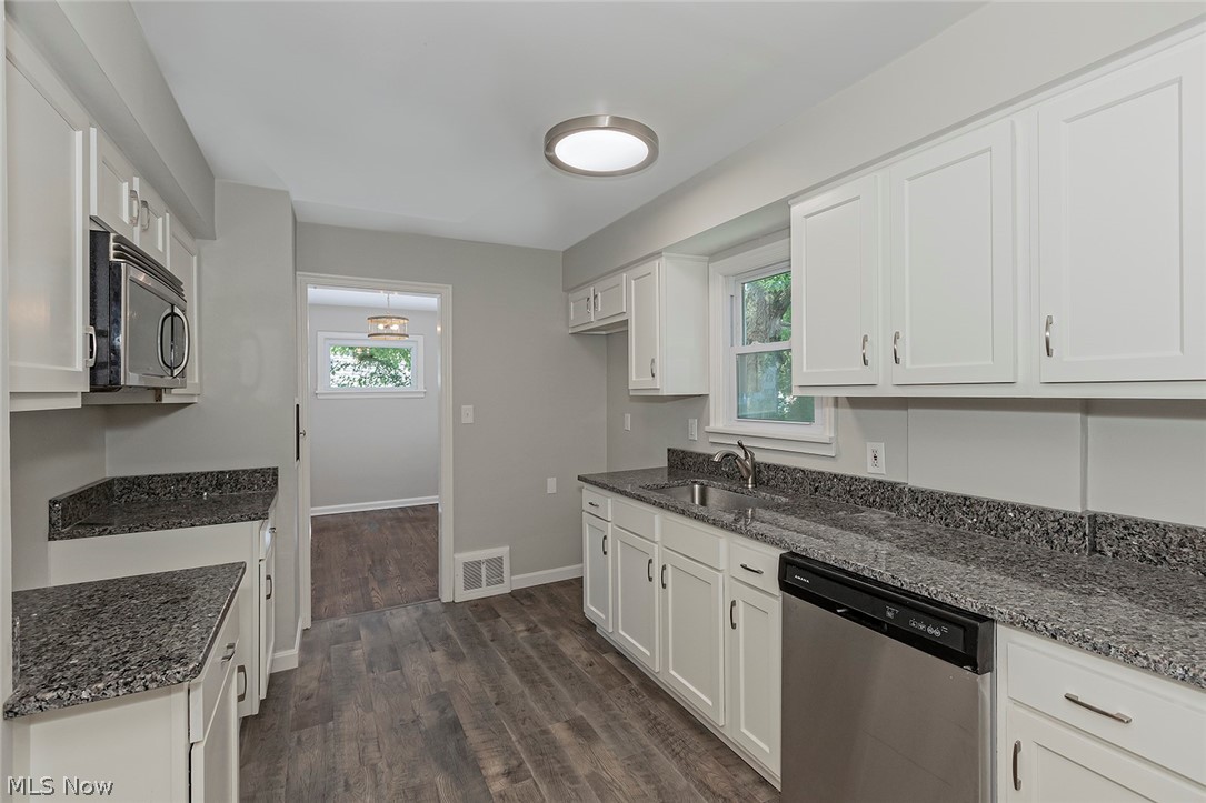 4427 Bayard Road South Euclid, OH 44121 - Photo 5 of 35