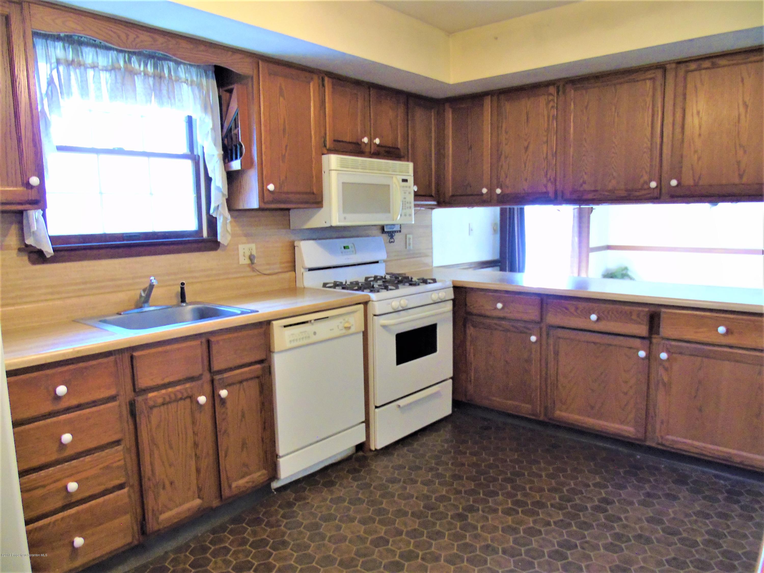 123 Anderson Road Lake Ariel, PA 18436 - Photo 4 of 37