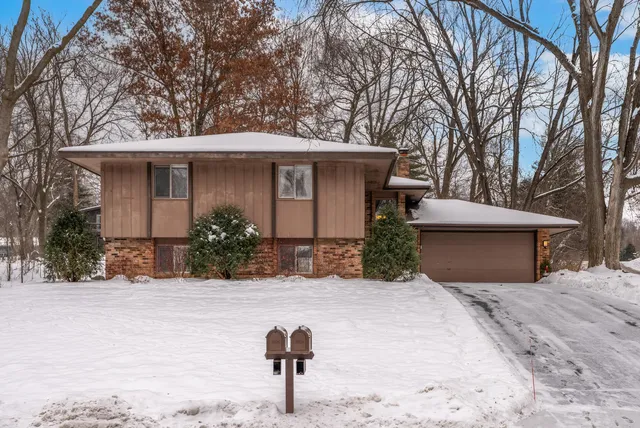 $430,000 | 12825 Woodview Lane, Burnsville, MN 55337