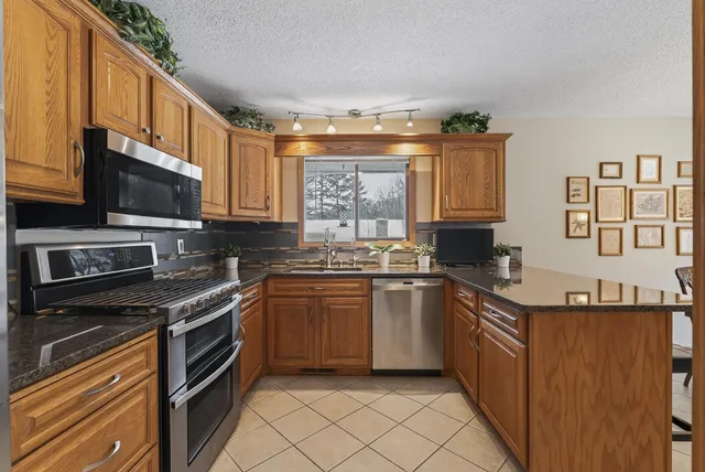 $430,000 | 12825 Woodview Lane, Burnsville, MN 55337