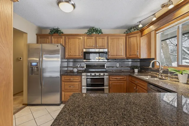 $430,000 | 12825 Woodview Lane, Burnsville, MN 55337