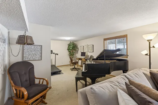 $430,000 | 12825 Woodview Lane, Burnsville, MN 55337