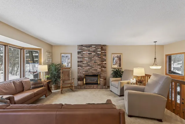 $430,000 | 12825 Woodview Lane, Burnsville, MN 55337