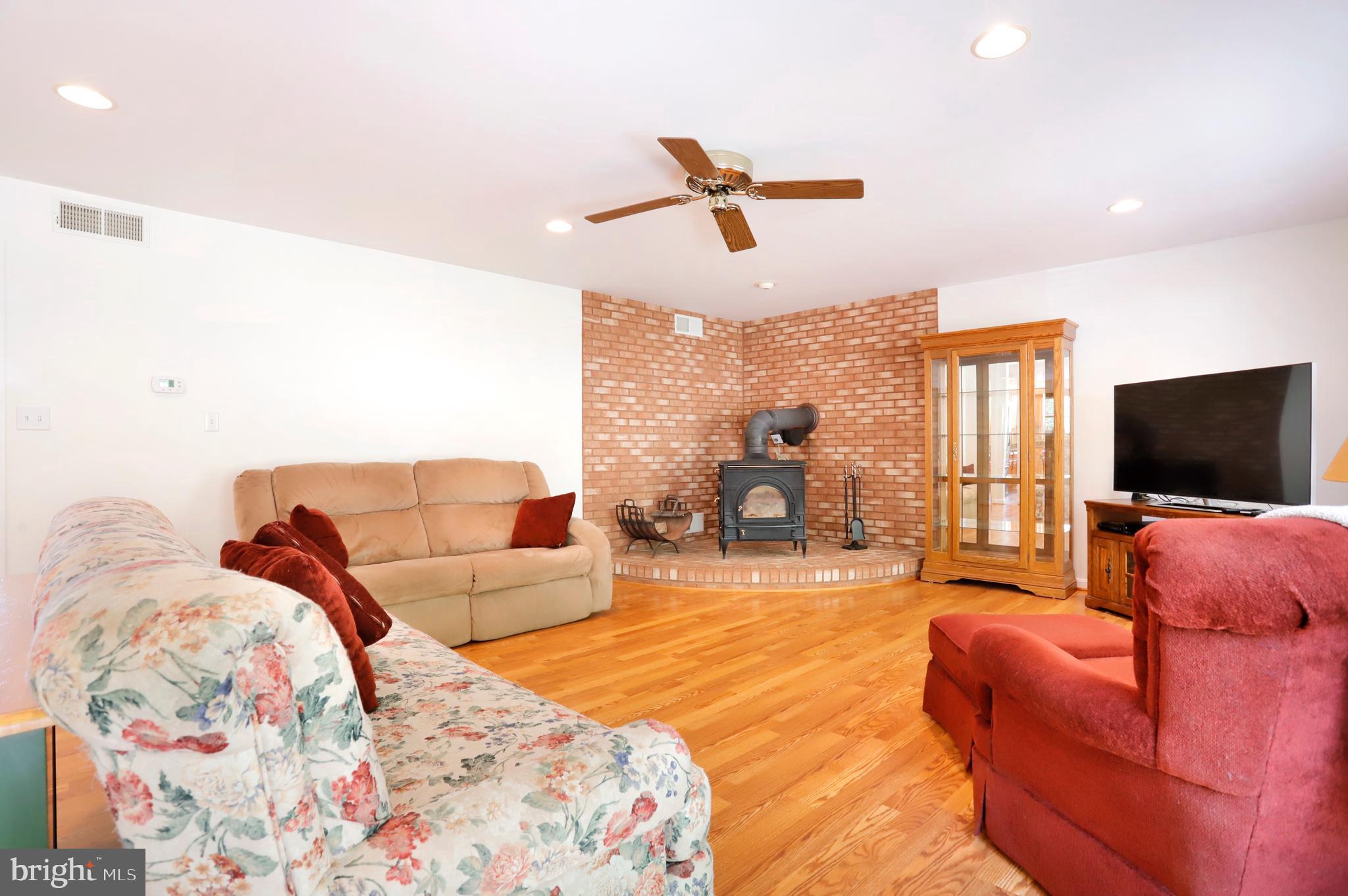 7011 Gilardi Road Boonsboro, MD 21713 - Photo 11 of 45 Family room