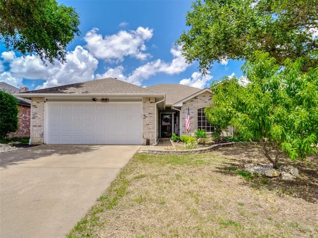 $319,900 | 936 Silver Streak Drive, Saginaw, TX 76131